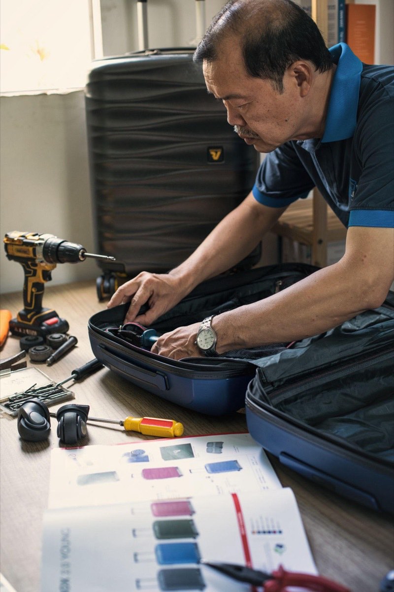 Bảo hành toàn cầu vali Roncato, Ricardo tại cơ sở sửa chữa KOS Shop