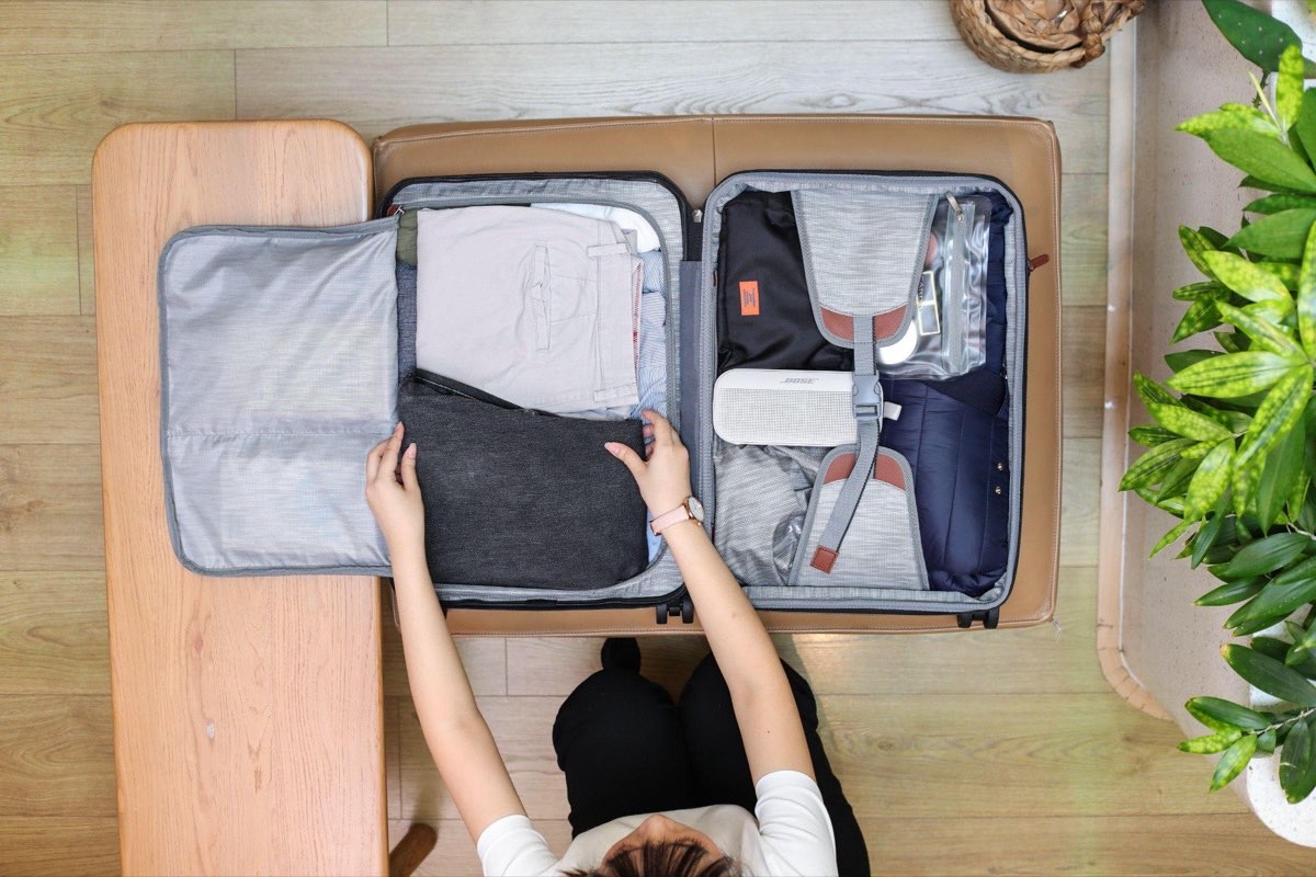 Vệ sinh vali định kỳ giúp kéo dài tuổi thọ vali kéo
